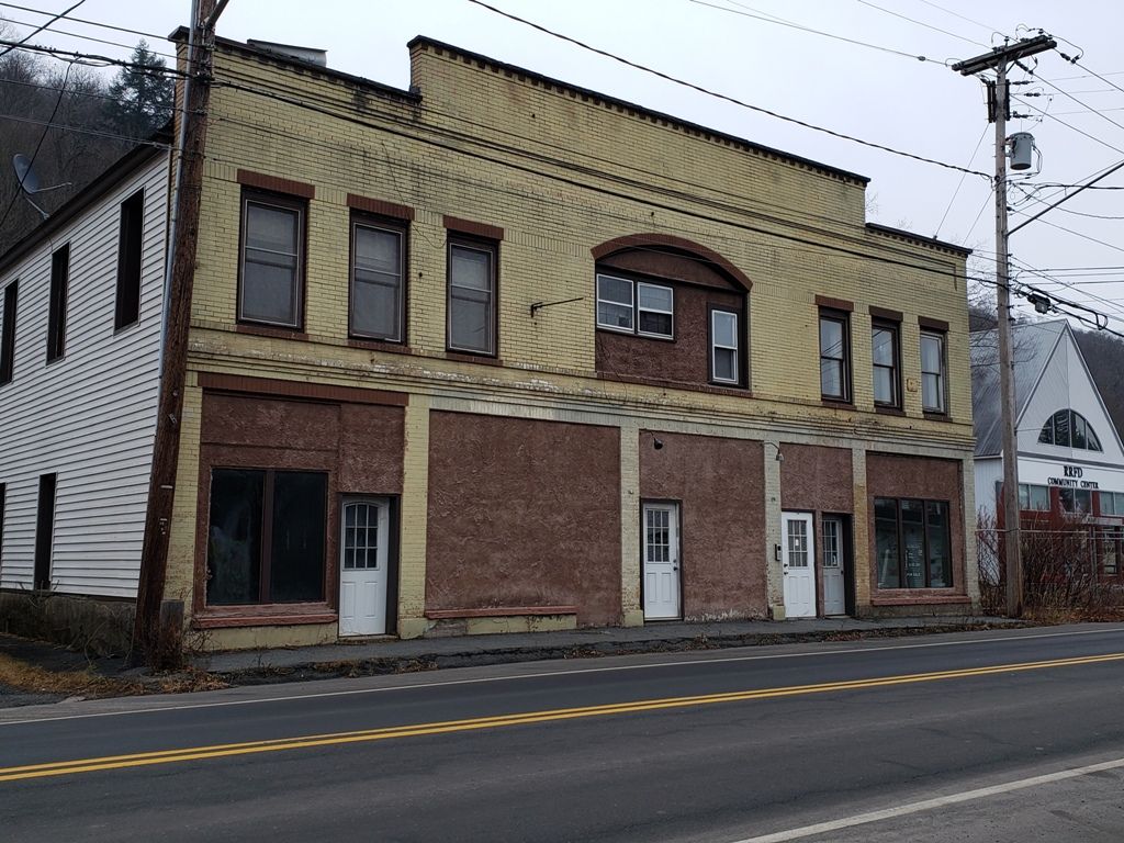 The Old Catskill Inn: 1974 Old Route 17, Roscoe, NY 12776